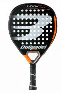 Bullpadel Indiga, la nueva pala de padel Bullpadel Indiga PWR 2022 es una pala con una gran potencia y comodidad perfecta para jugadores de nivel iniciación. 